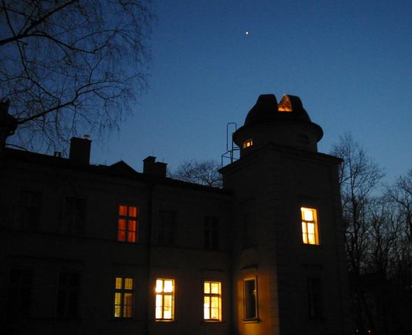 Wenuz nad budynkiem Obserwatorium w Poznaniu